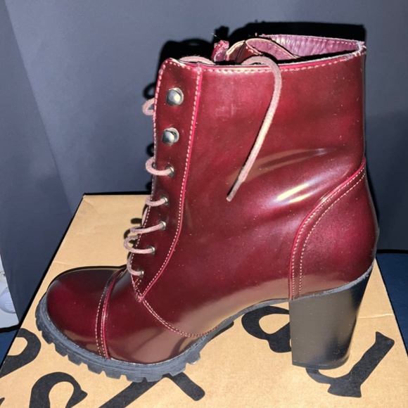 Boots - Picture 12 of 15